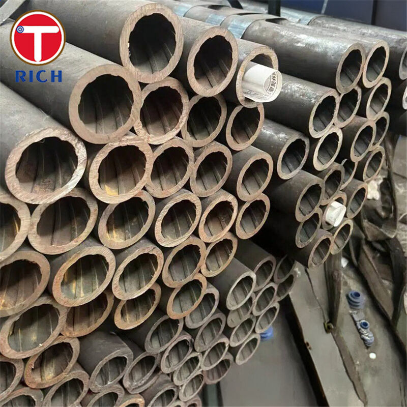 أنبوب مبادل حراري داخلي ملولب منخفض السبائك ASME SA213 الدرجة T12 بدون لحام بتصميم Cr-Mo وقطر خارجي 30-325 مم