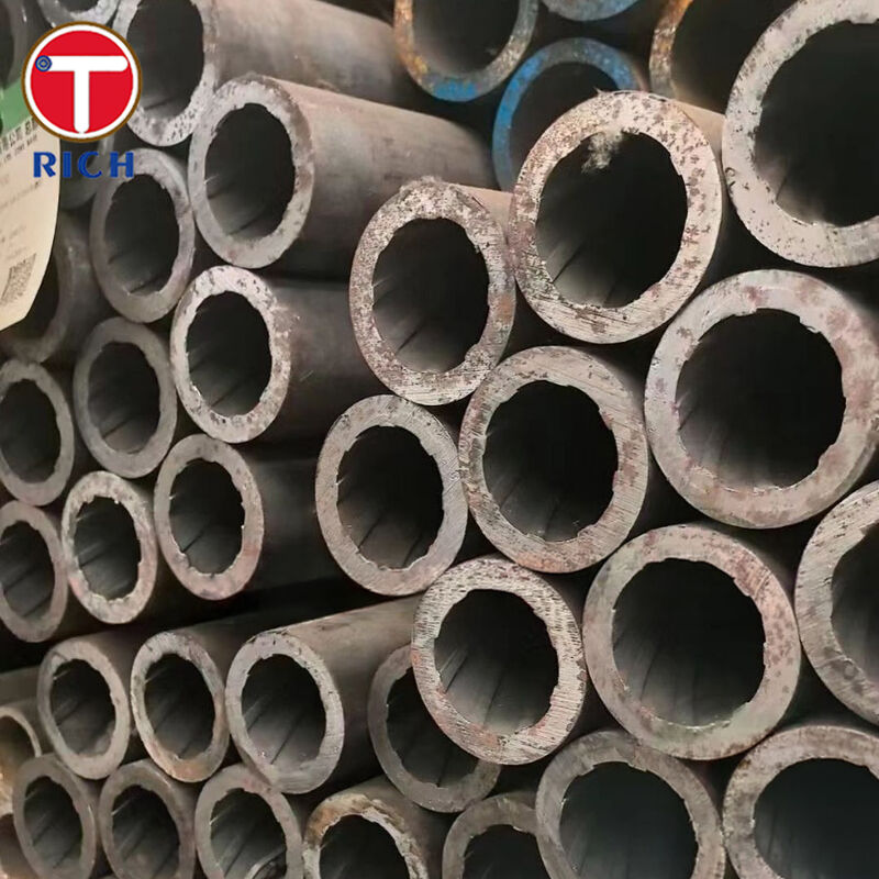 أنبوب مبادل حراري داخلي ملولب منخفض السبائك ASME SA213 الدرجة T12 بدون لحام بتصميم Cr-Mo وقطر خارجي 30-325 مم