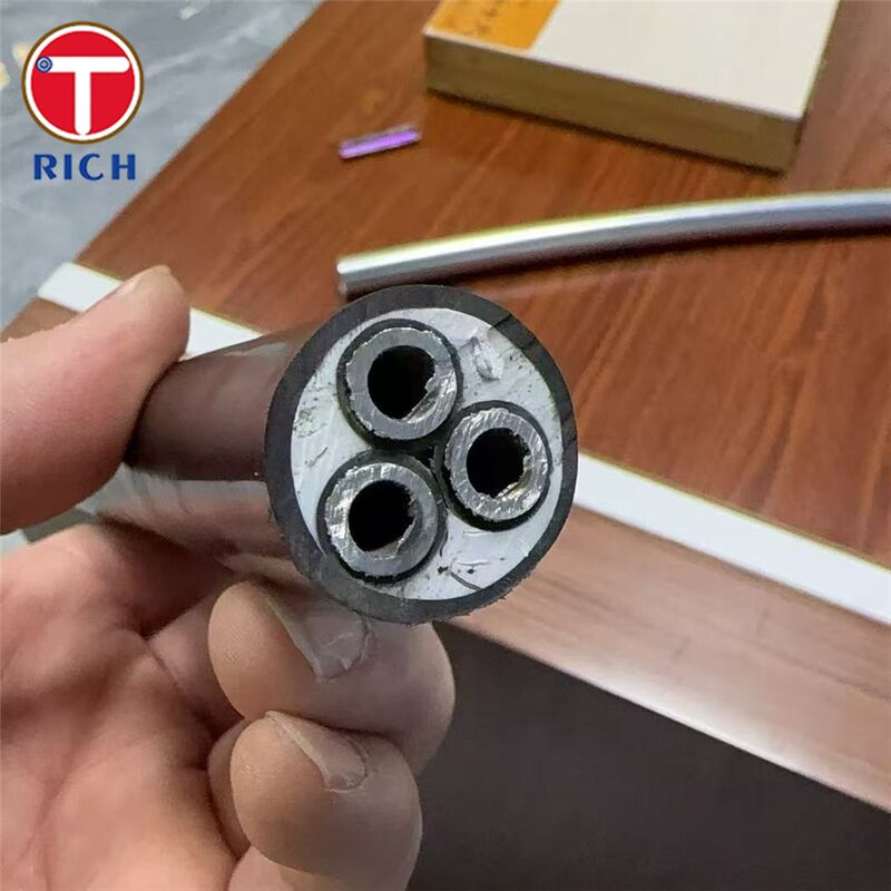 أنبوب متعدد النواة من الفولاذ المقاوم للصدأ مع طبقة بلاستيكية لبناء السفن في 304L / 316L / 2205 درجات مزدوجة وتقنيات السحب البارد / المطاط الساخن